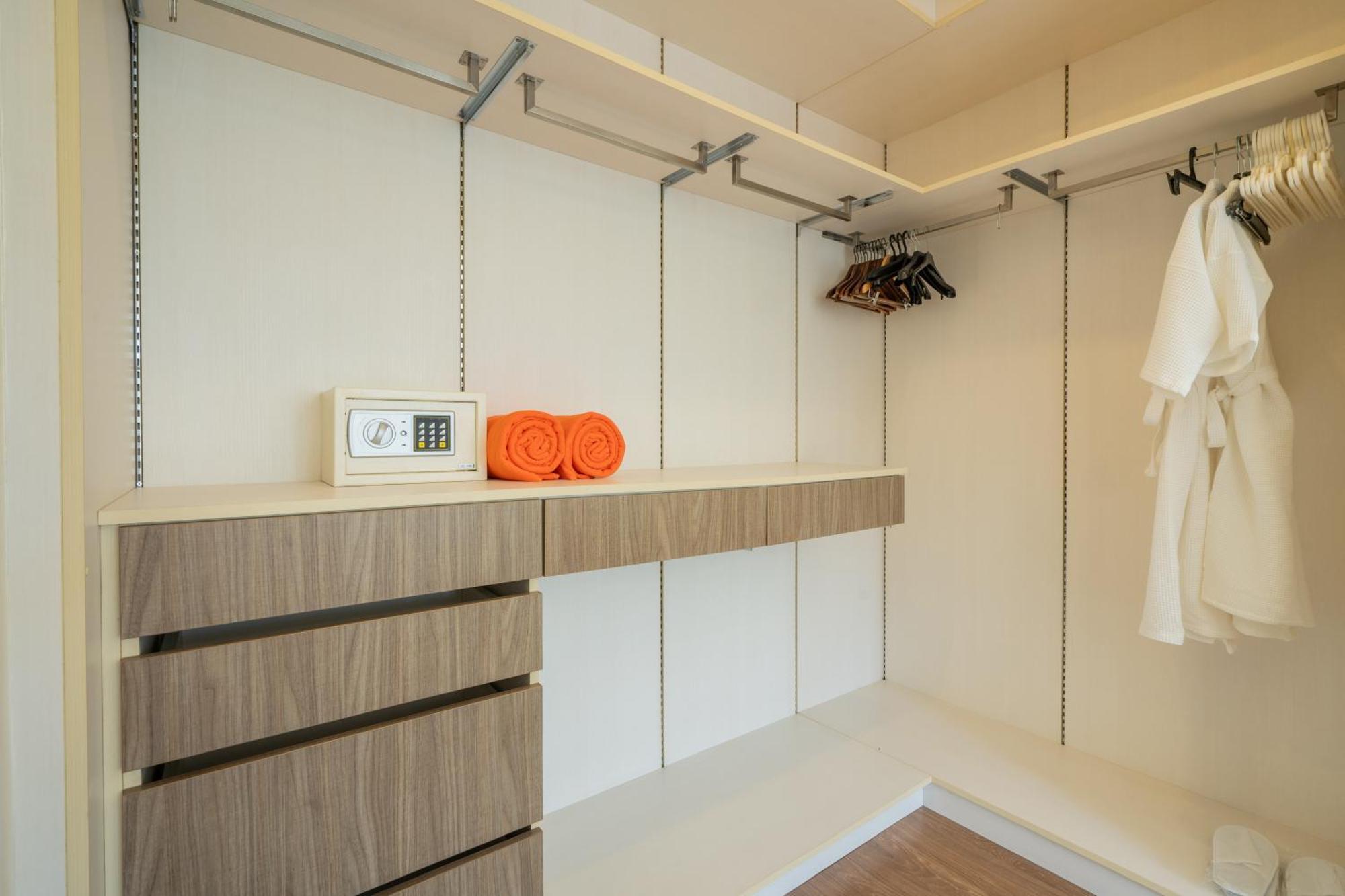 Lily 3bbedrooms Townhouse With A Patio, Laguna Park Casa vacanze *
