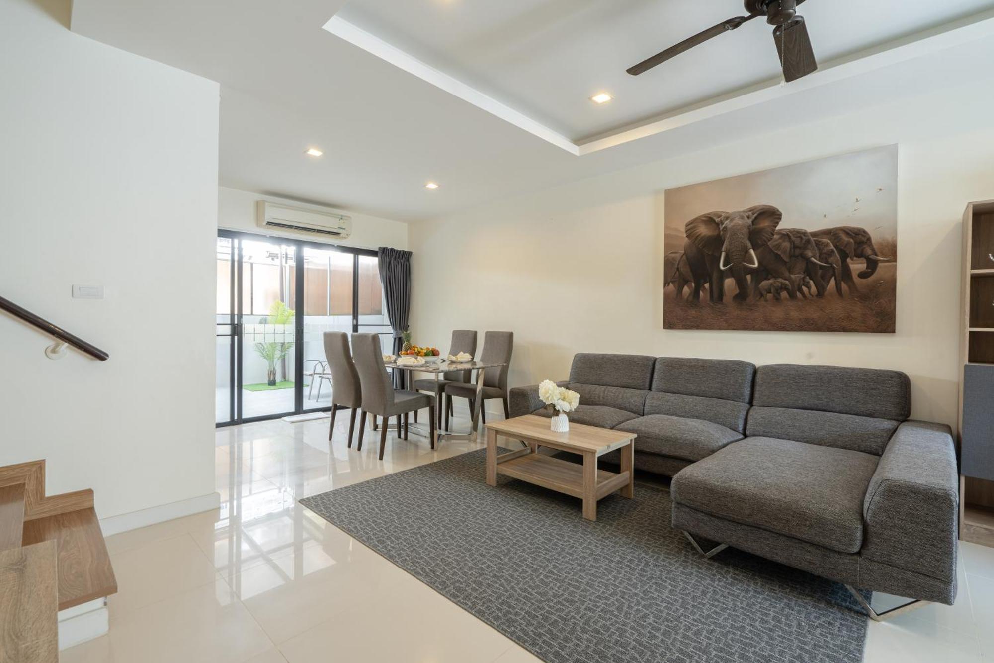 Lily 3bbedrooms Townhouse With A Patio, Laguna Park Phuket